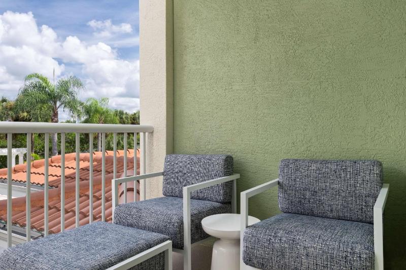 DoubleTree Suites By Hilton Naples - image 9