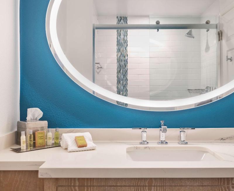 DoubleTree Suites By Hilton Naples - image 20