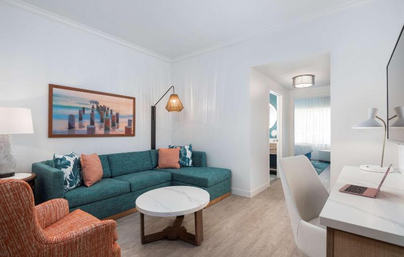 DoubleTree Suites By Hilton Naples - image 4