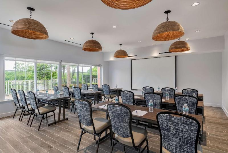 DoubleTree Suites By Hilton Naples - image 23