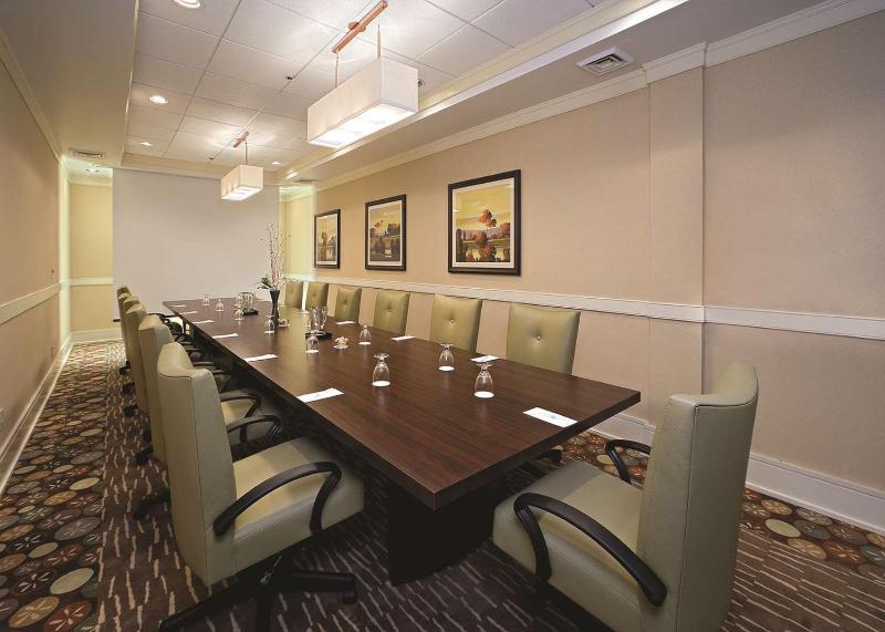 DoubleTree Suites by Hilton at The Battery Atlanta - image 20