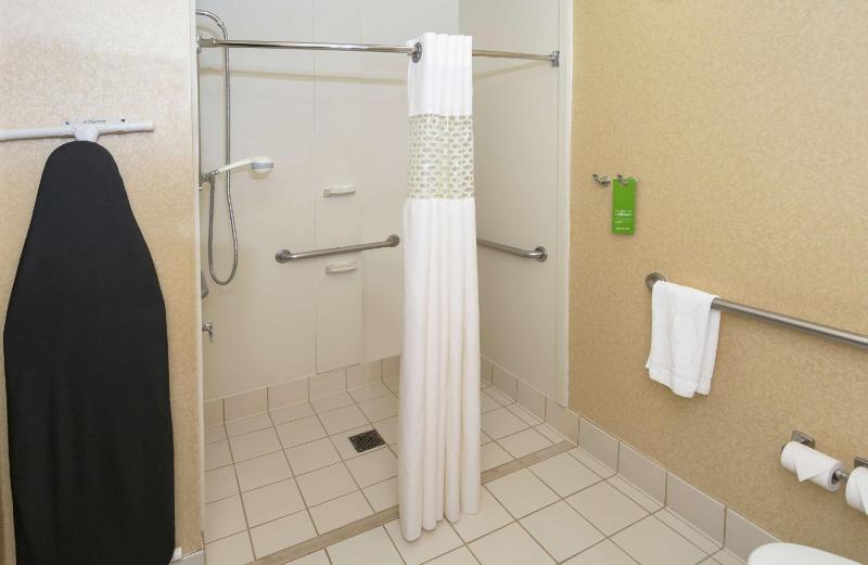 King Room with Roll-In Shower - Mobility and Hearing Access/Non-Smoking image 2