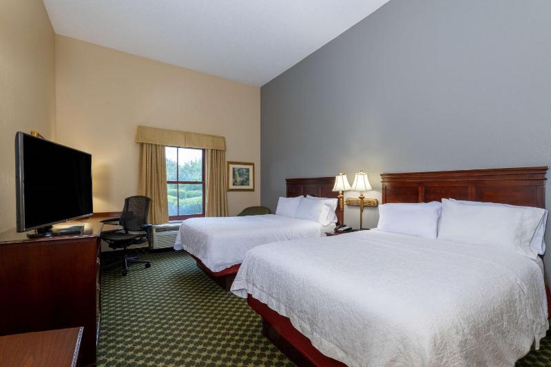 Room with Two Queen Beds - Non-Smoking image 3