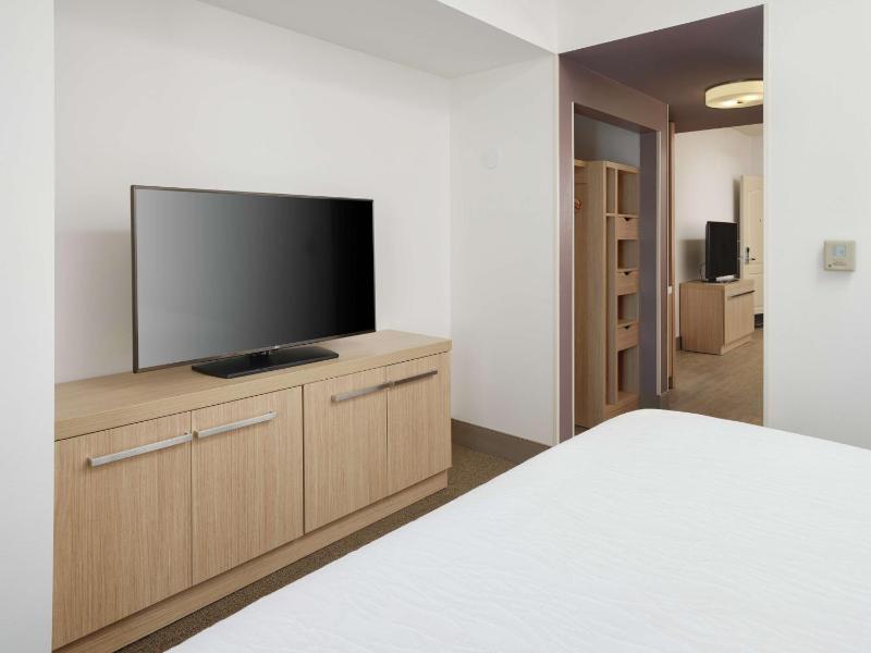 Junior King Suite with Sofa Bed image 4