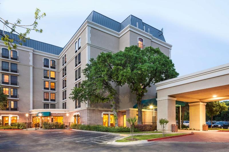 DoubleTree By Hilton Hotel Austin-University Area - image 1
