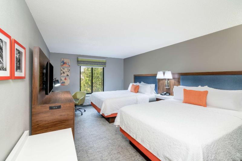 Room with Two Queen Beds - Non-Smoking image 3
