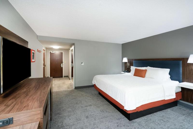 King Room with King Bed - Non-Smoking image 4