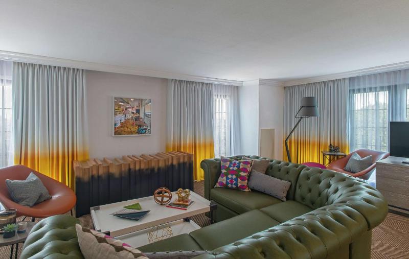 King Room image 3