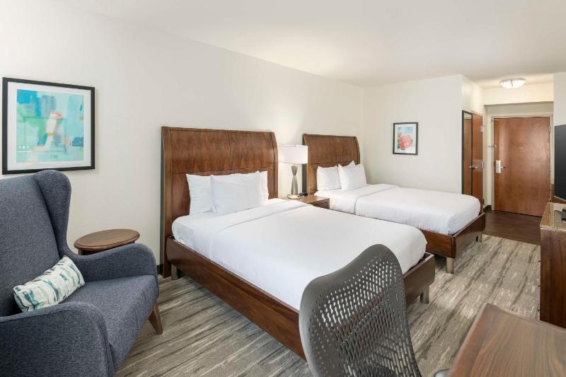 Queen Room with Two Queen Beds image 1