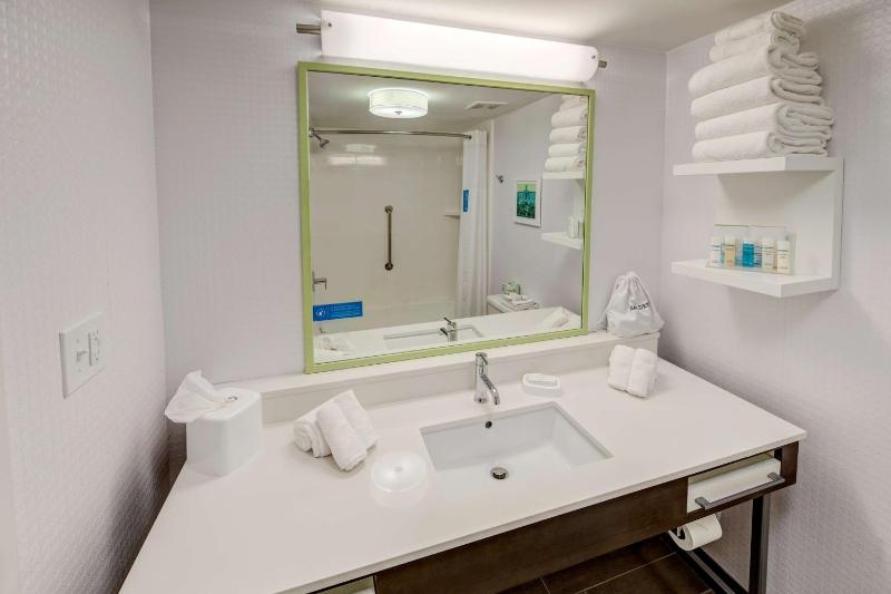 Room with Two Queen Beds - Non-Smoking image 4