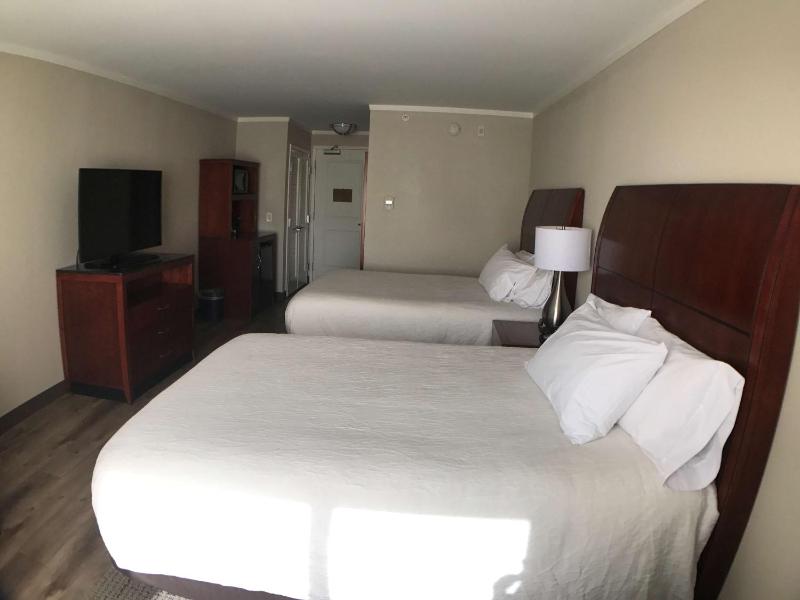 Queen Room with Two Queen Beds image 3