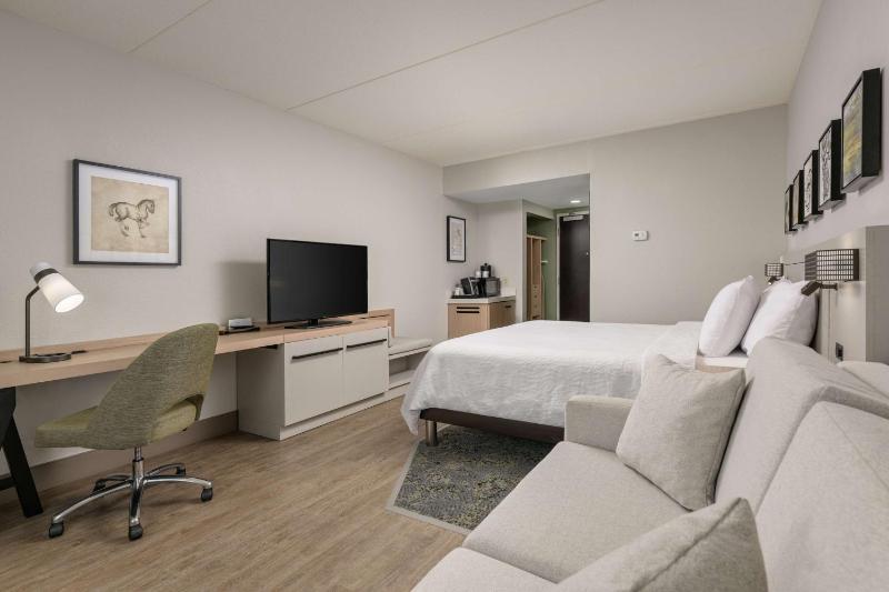 King Room with Sofa Bed - Non-Smoking image 4
