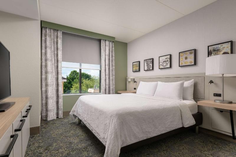 Junior King Suite with Seating Area image 3