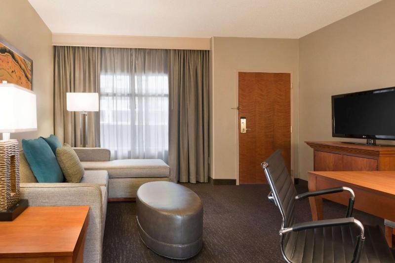 King Suite - Non-Smoking image 4
