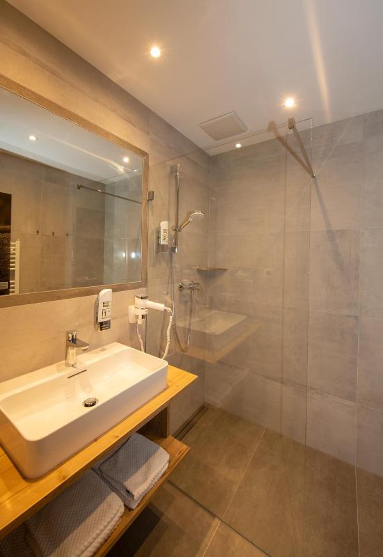 One-Bedroom Apartment image 3