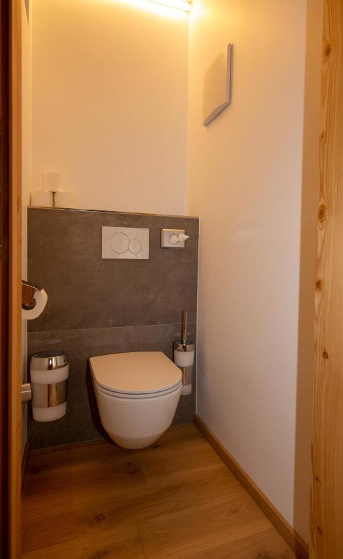 One-Bedroom Apartment image 2