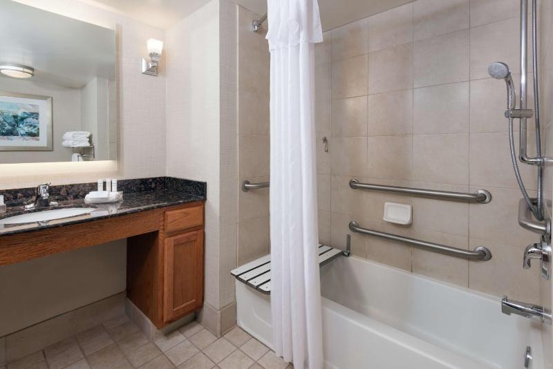 Queen Suite with Two Queen Beds - Mobility Access/Non-Smoking image 2