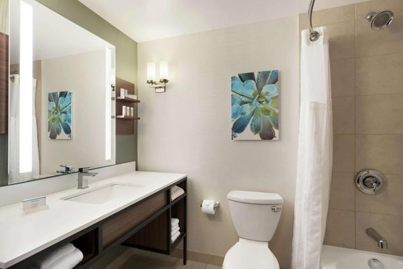 King Room image 3