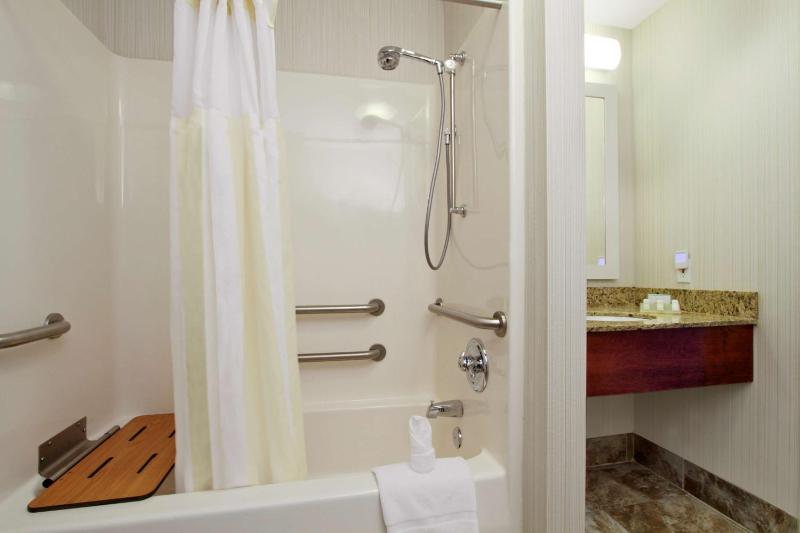 King Room with Tub - Mobility and Hearing Access image 2