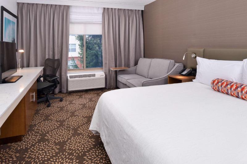 King Room with Whirlpool image 4
