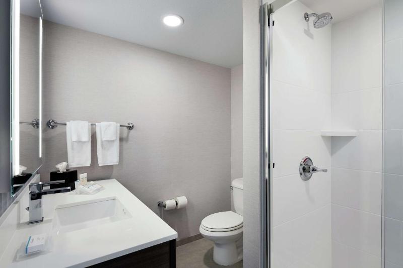 King Room image 2