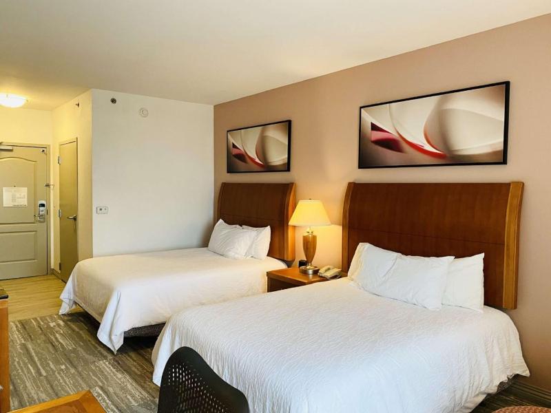 Queen Room with Two Queen Beds image 3