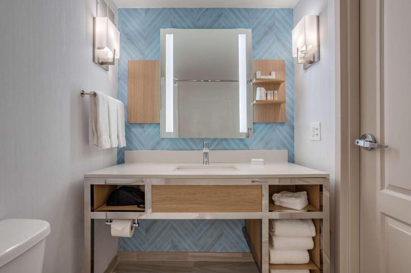 King Room image 3