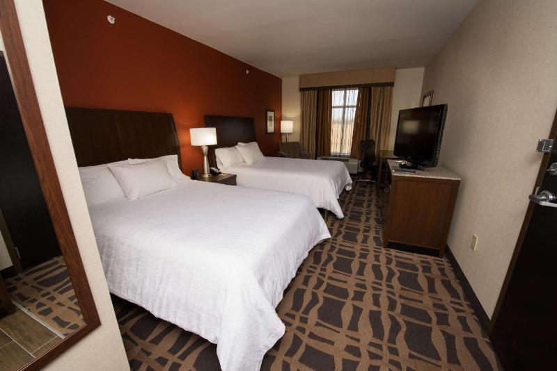 Queen Room with Two Queen Beds image 4
