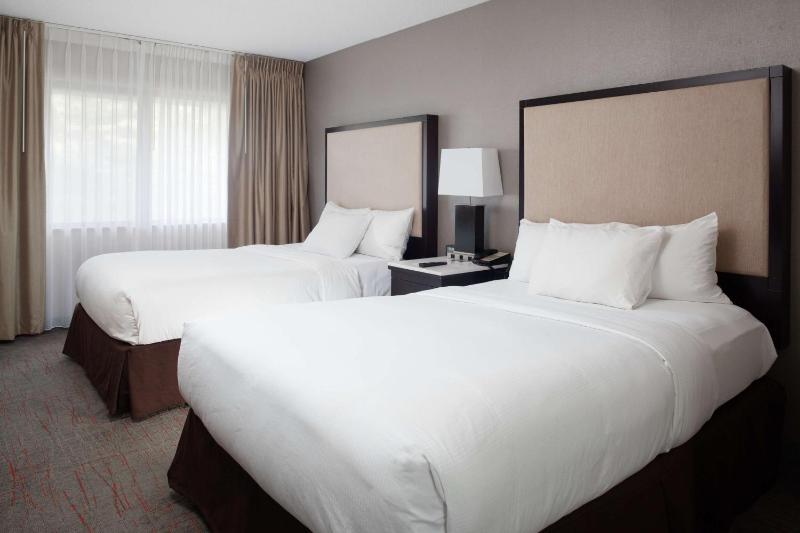 One-Bedroom Suite with Two Double Beds and Sofa Bed - Non-Smoking image 4