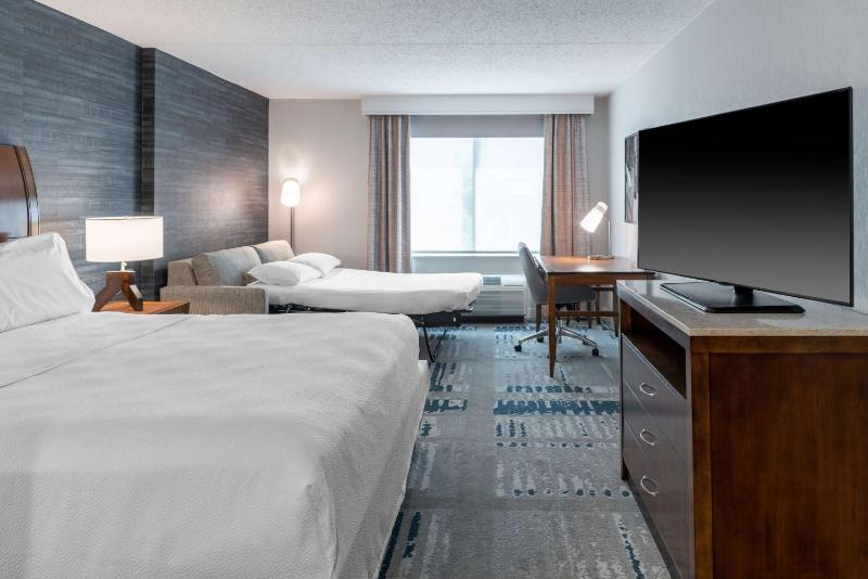 Deluxe King Room with Sofa Bed image 1
