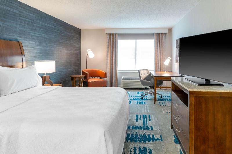 King Room with Accessible Tub - Mobility Access image 1