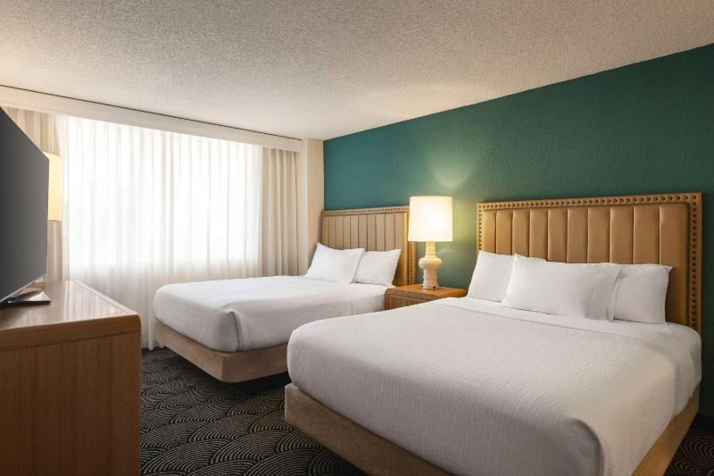 Suite, 2 Queen Beds, Sunset View image 4