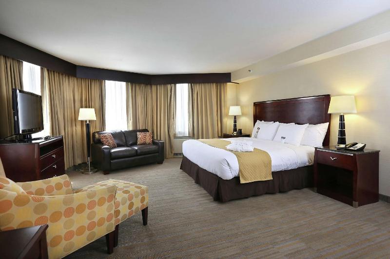 Deluxe King Corner Room with Mountain View image 3