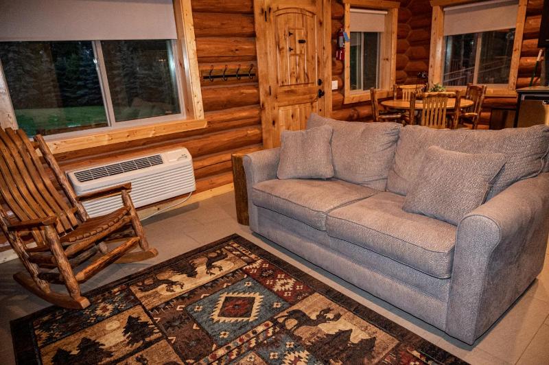 One-Bedroom Cottage image 3