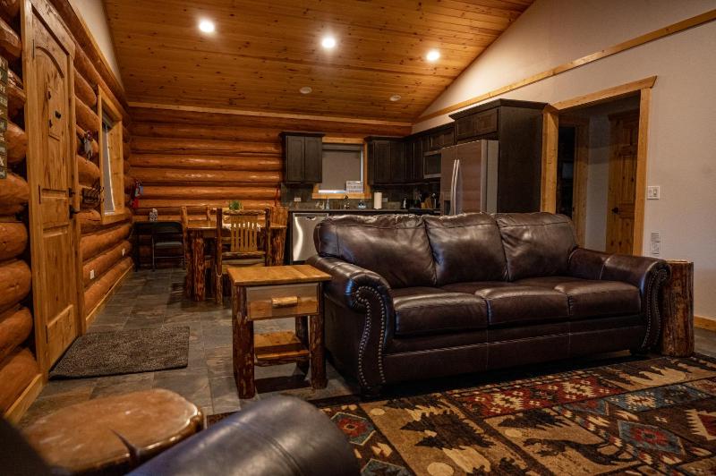 Two-Bedroom Cottage image 3