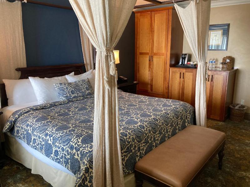 King Room with Ocean View image 3