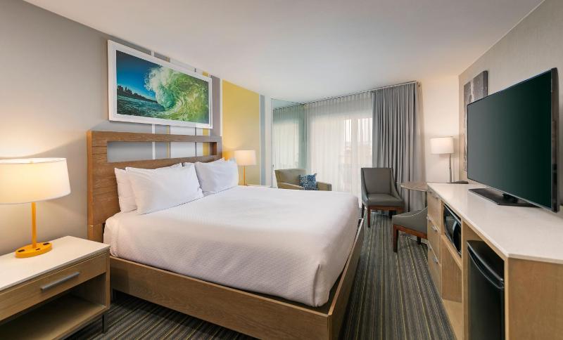 King Room with Partial Ocean View image 1