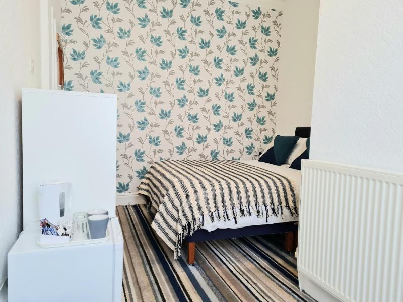 Triple Room with Shower image 4