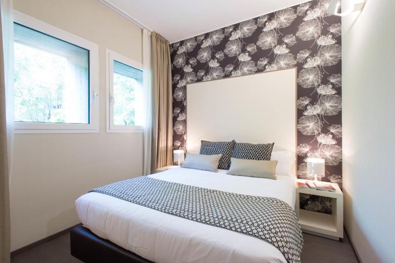 Double Room with Park View image 4