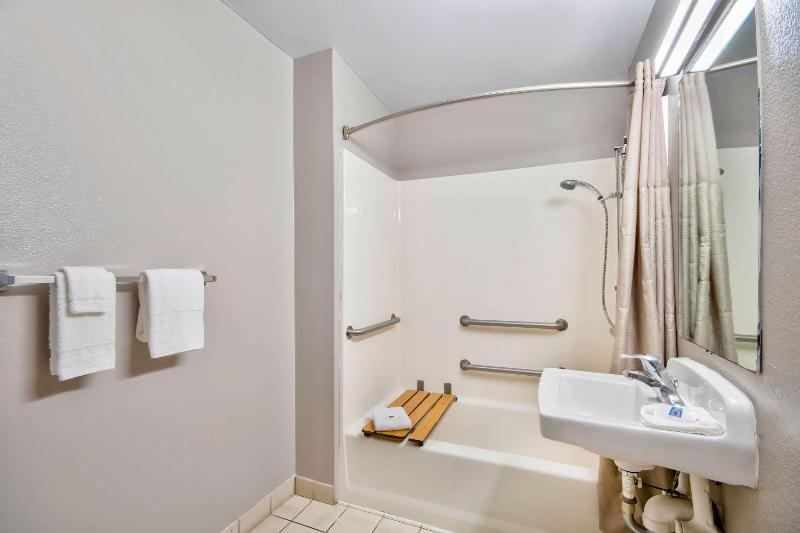 Double Room - Disability Access - Non-Smoking image 2
