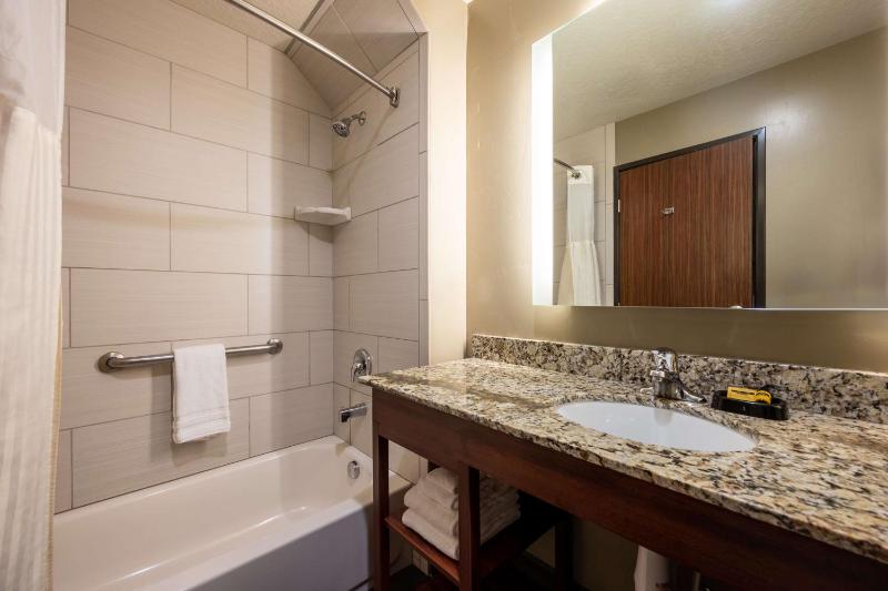 Queen Room with Two Queen Beds and Kitchenette image 2