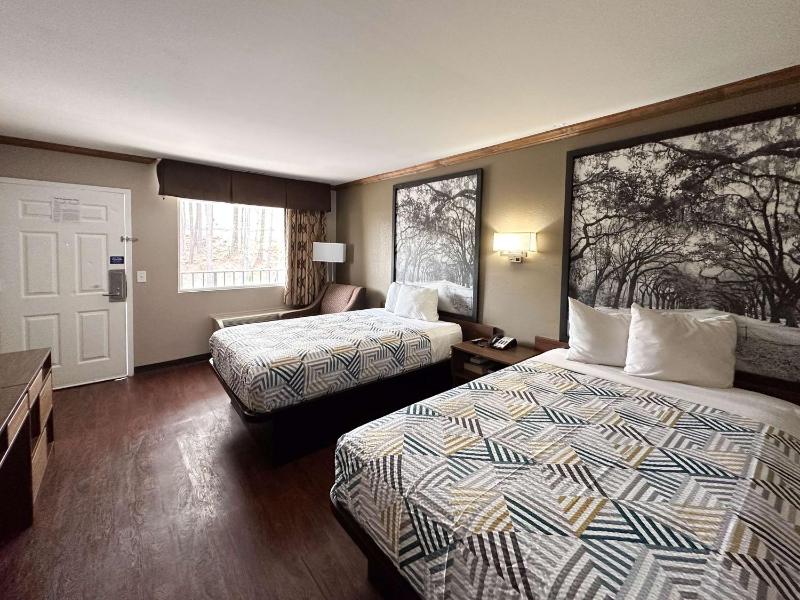Quadruple Room - Non-Smoking image 4