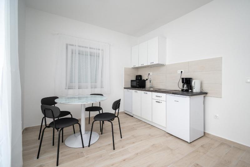 One-Bedroom Apartment with Terrace image 3