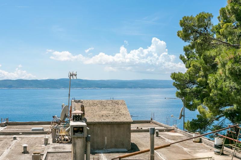Apartments by the sea Brela Makarska - 18356 - image 21