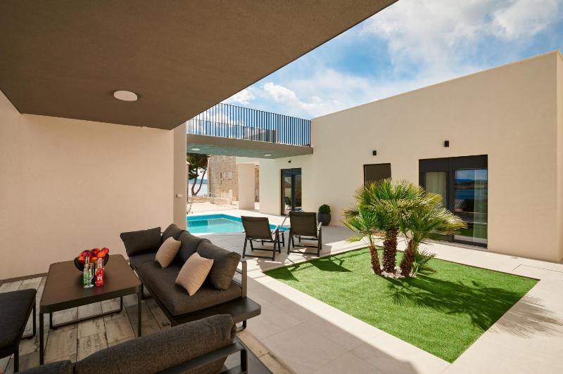 Luxury villa with a swimming pool Rat Omis - 21548 - image 8