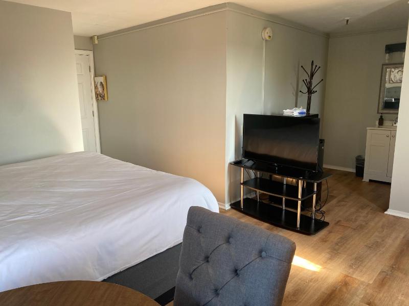 King Room image 3