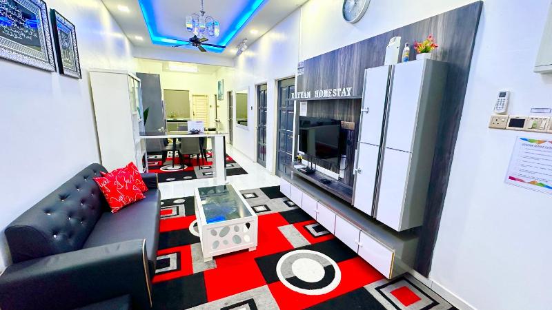 Rayyan Homestay Gong Badak KualaNerus Aircond+Wifi - image 14