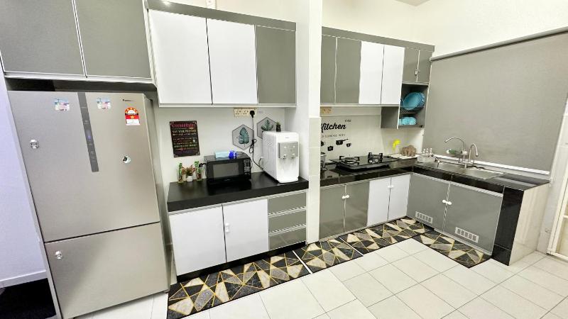 Rayyan Homestay Gong Badak KualaNerus Aircond+Wifi - image 11