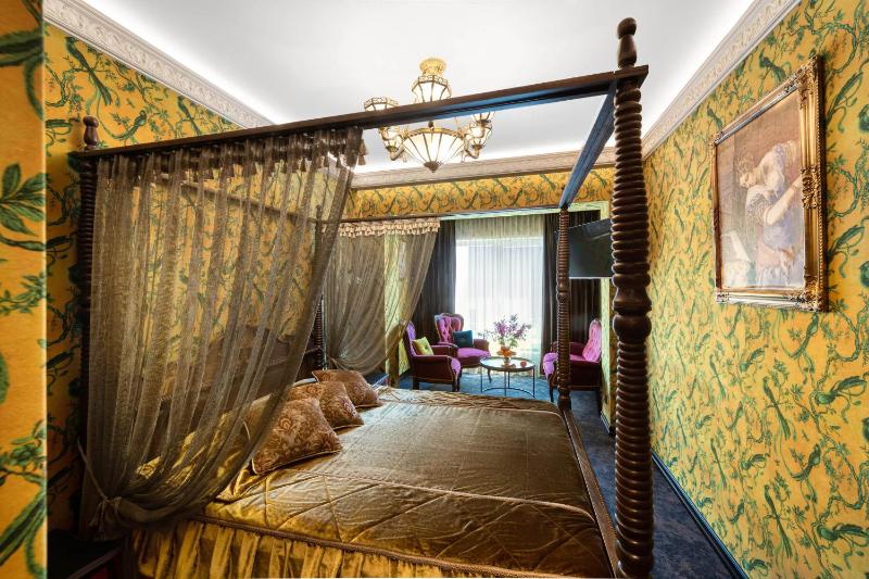 Large Double Room image 2