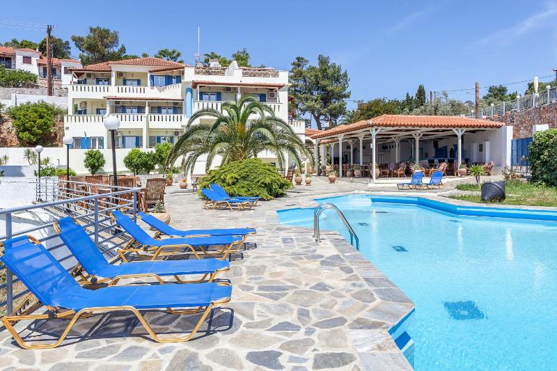 Stafylos Suites & Boutique hotel - image 50
